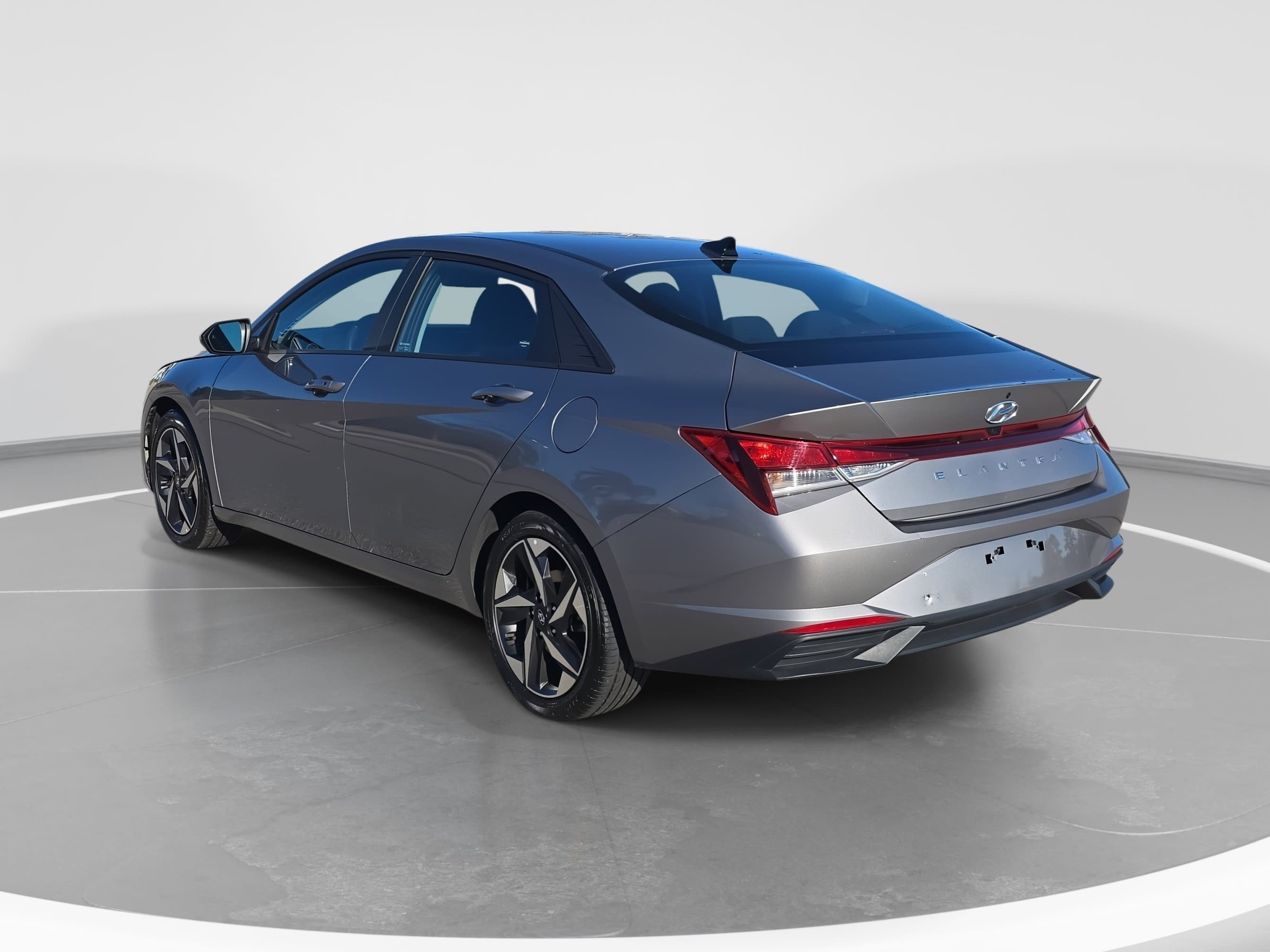 Used 2023 Hyundai Elantra SEL w/ Convenience Package image 7