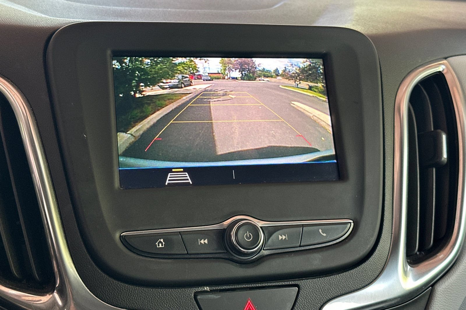 Used 2021 Chevrolet Equinox LS w/ LS Convenience Package AWD/4WD image 19