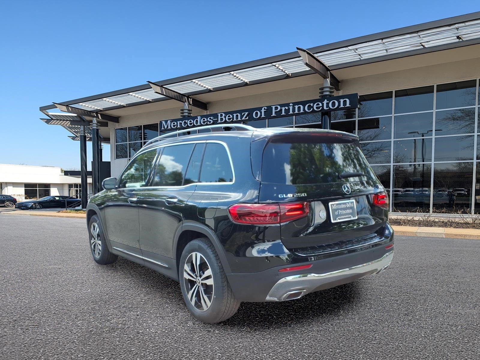 Certified 2025 Mercedes-Benz GLB 250 4MATIC image 5