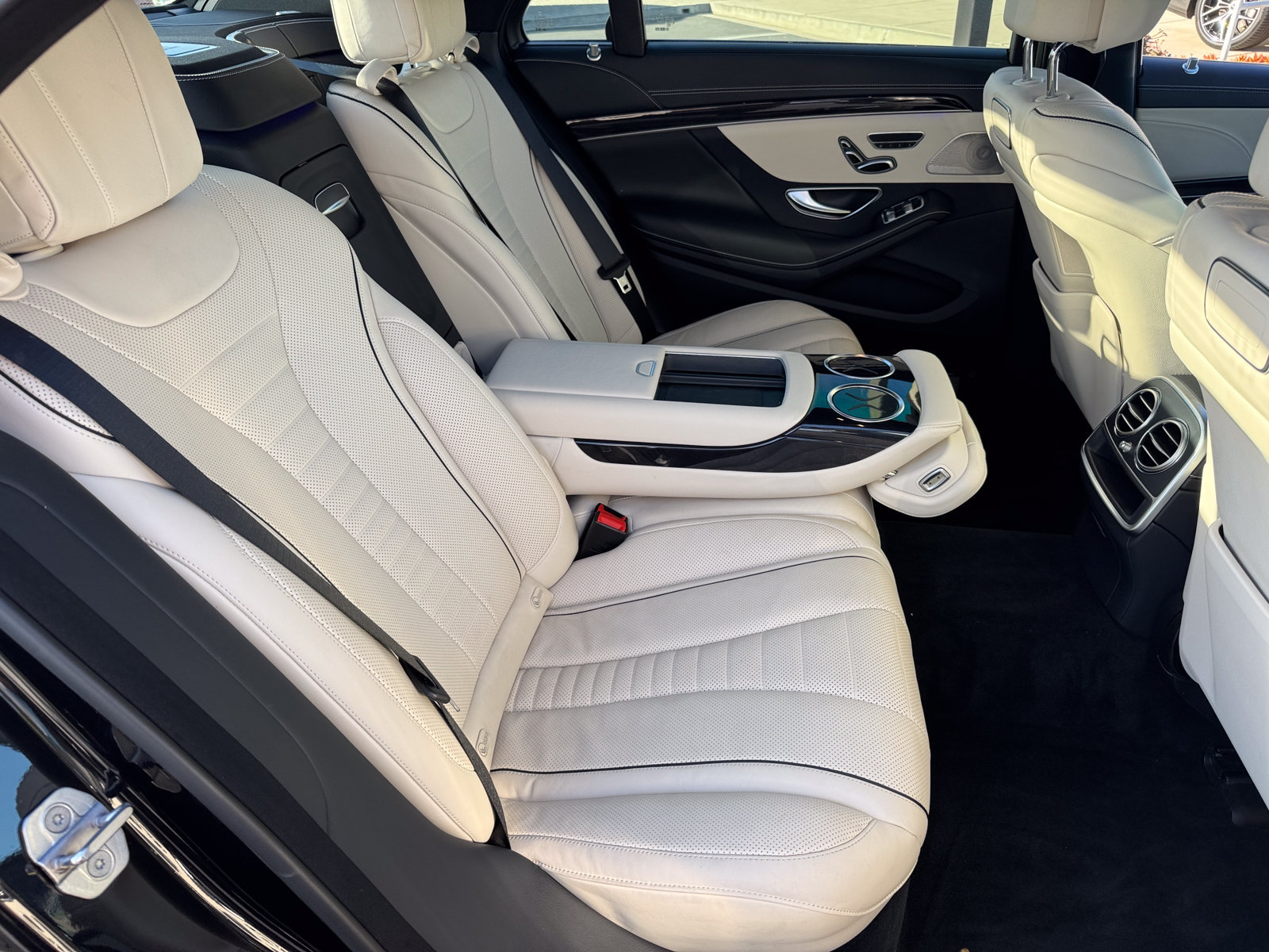 Used 2018 Mercedes-Benz S 560 Sedan image 8