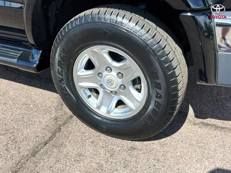 Used 2001 Toyota 4Runner SR5 AWD/4WD image 25
