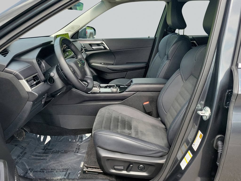 Used 2025 Mitsubishi Outlander SE AWD/4WD image 19