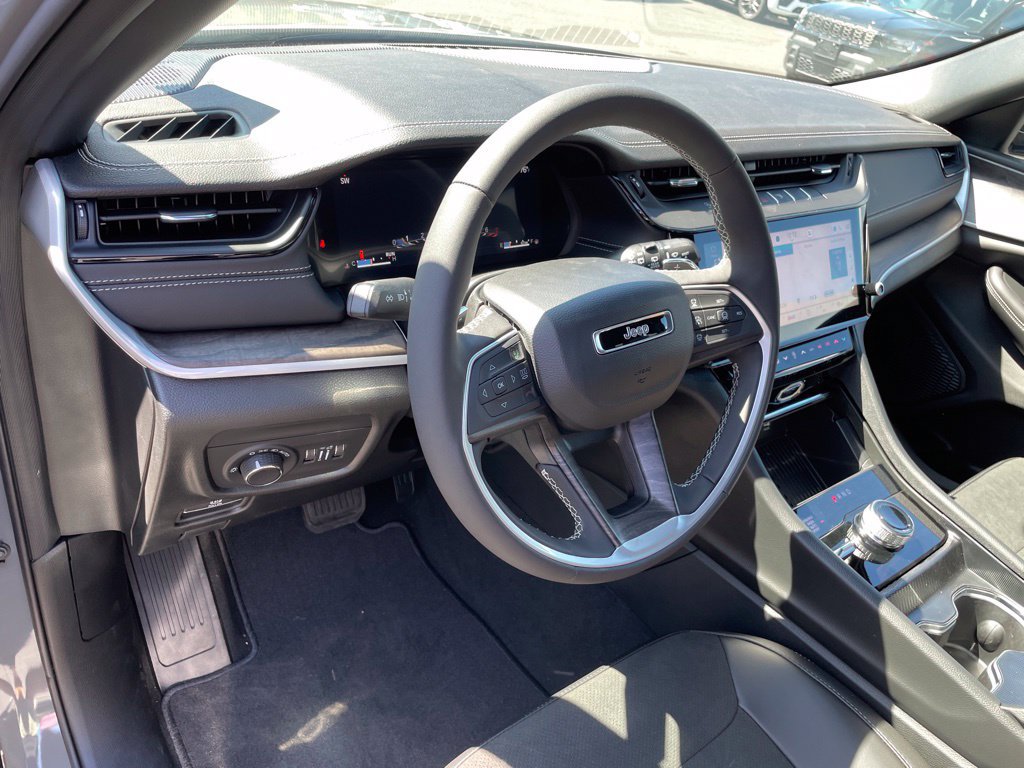 New 2027 Jeep Grand Cherokee Altitude AWD/4WD image 9