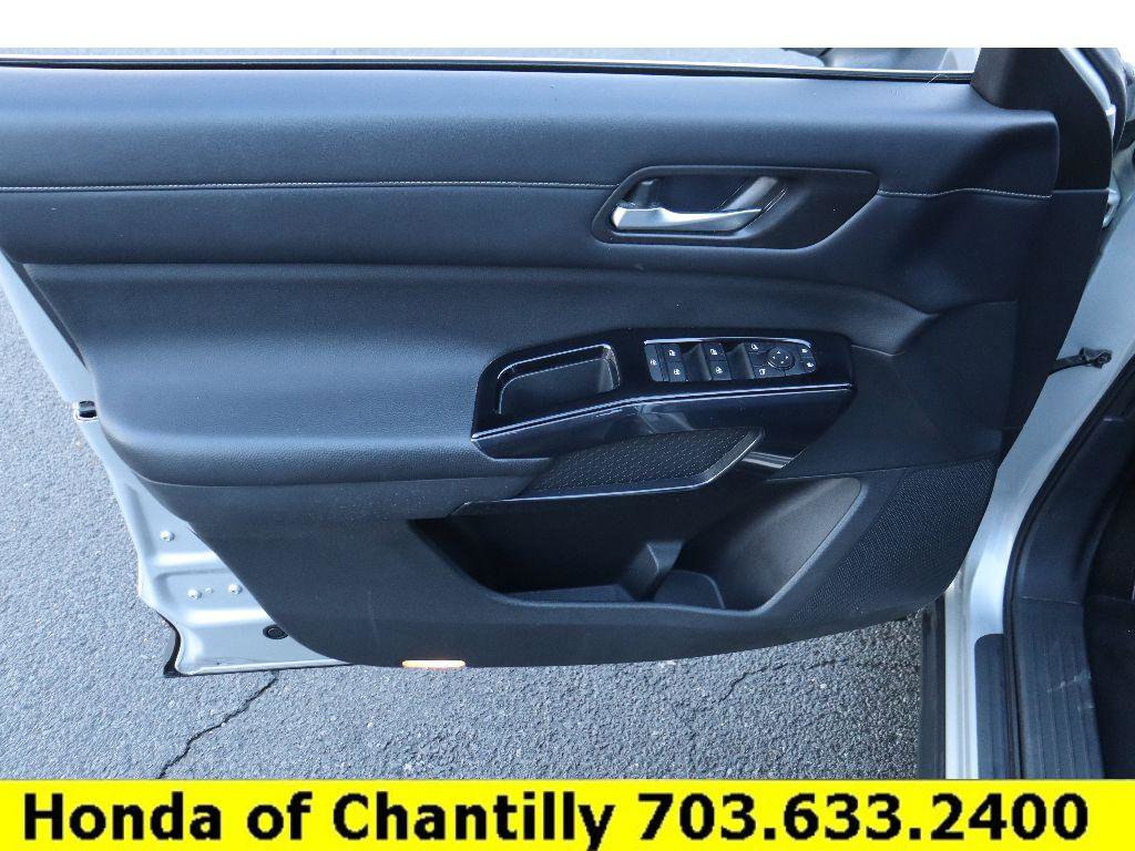 Used 2022 Nissan Pathfinder SV image 21