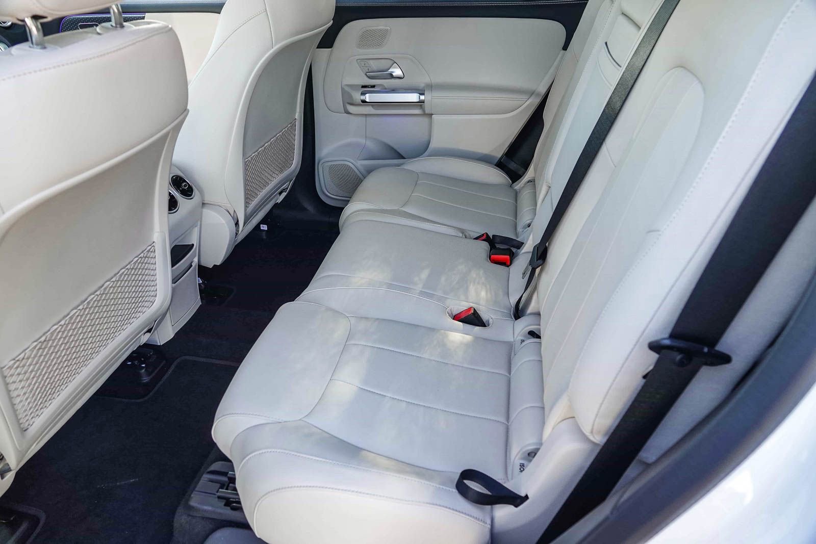 Used 2024 Mercedes-Benz EQB 350 4MATIC SUV image 18