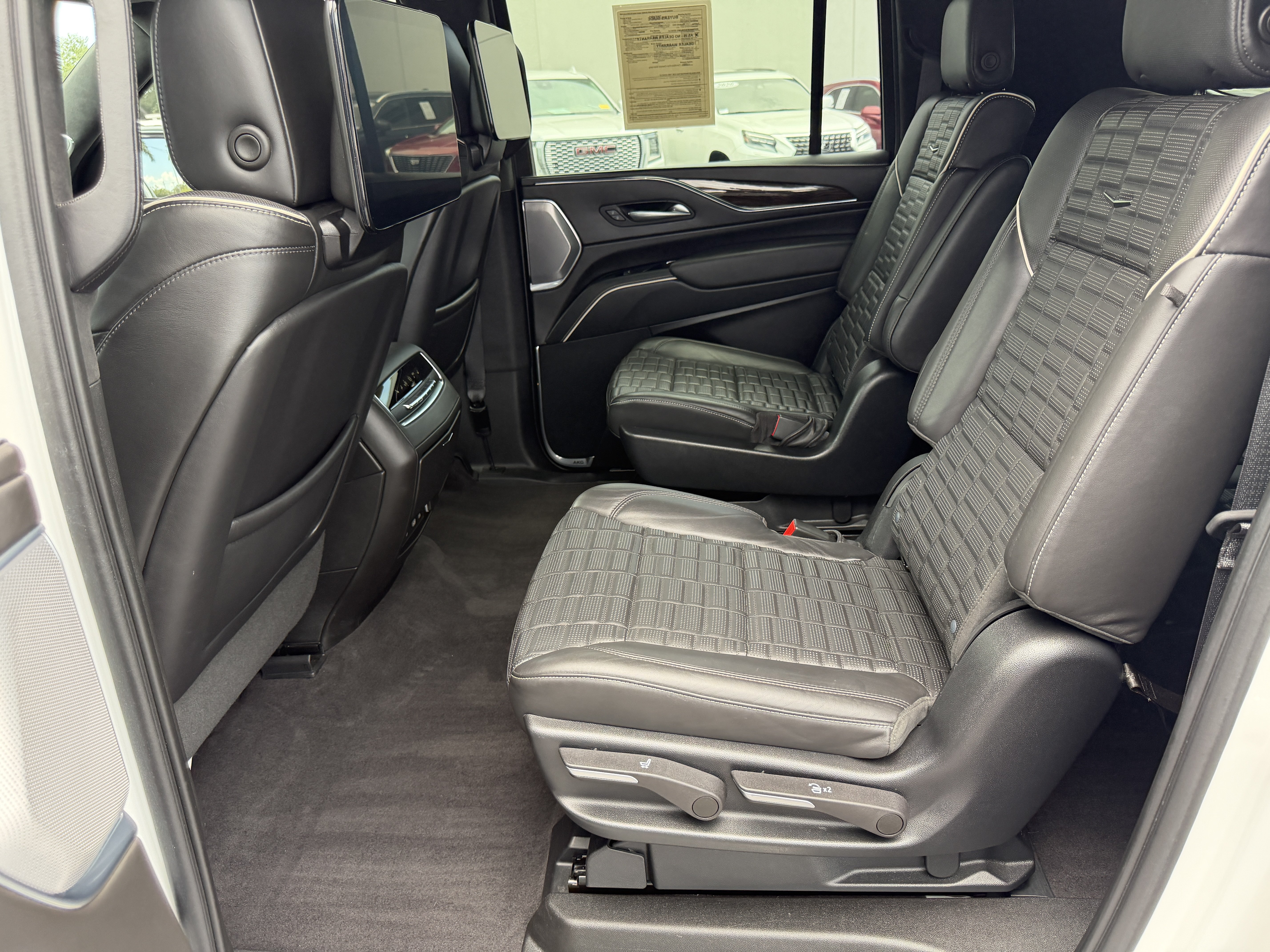 Certified 2023 Cadillac Escalade ESV Sport Platinum w/ LPO, ONYX Package AWD/4WD image 18