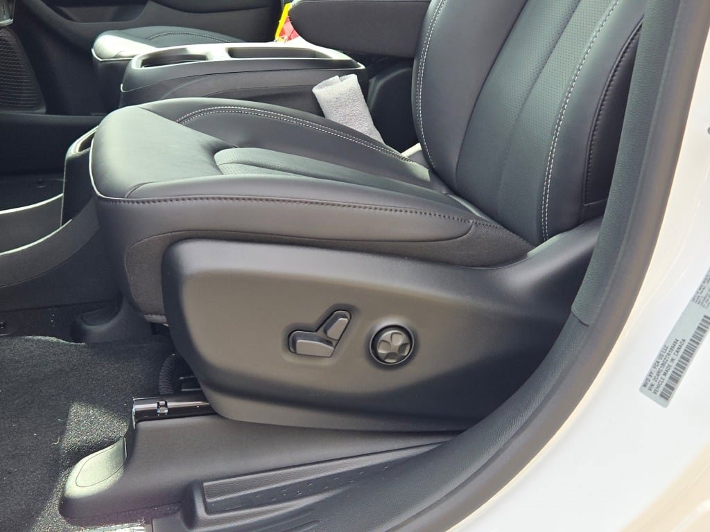 New 2026 Chrysler Pacifica Select image 25