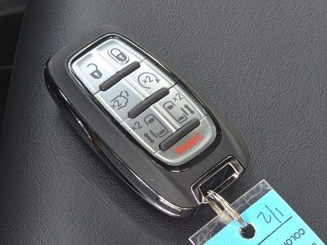 New 2026 Chrysler Pacifica Select image 32