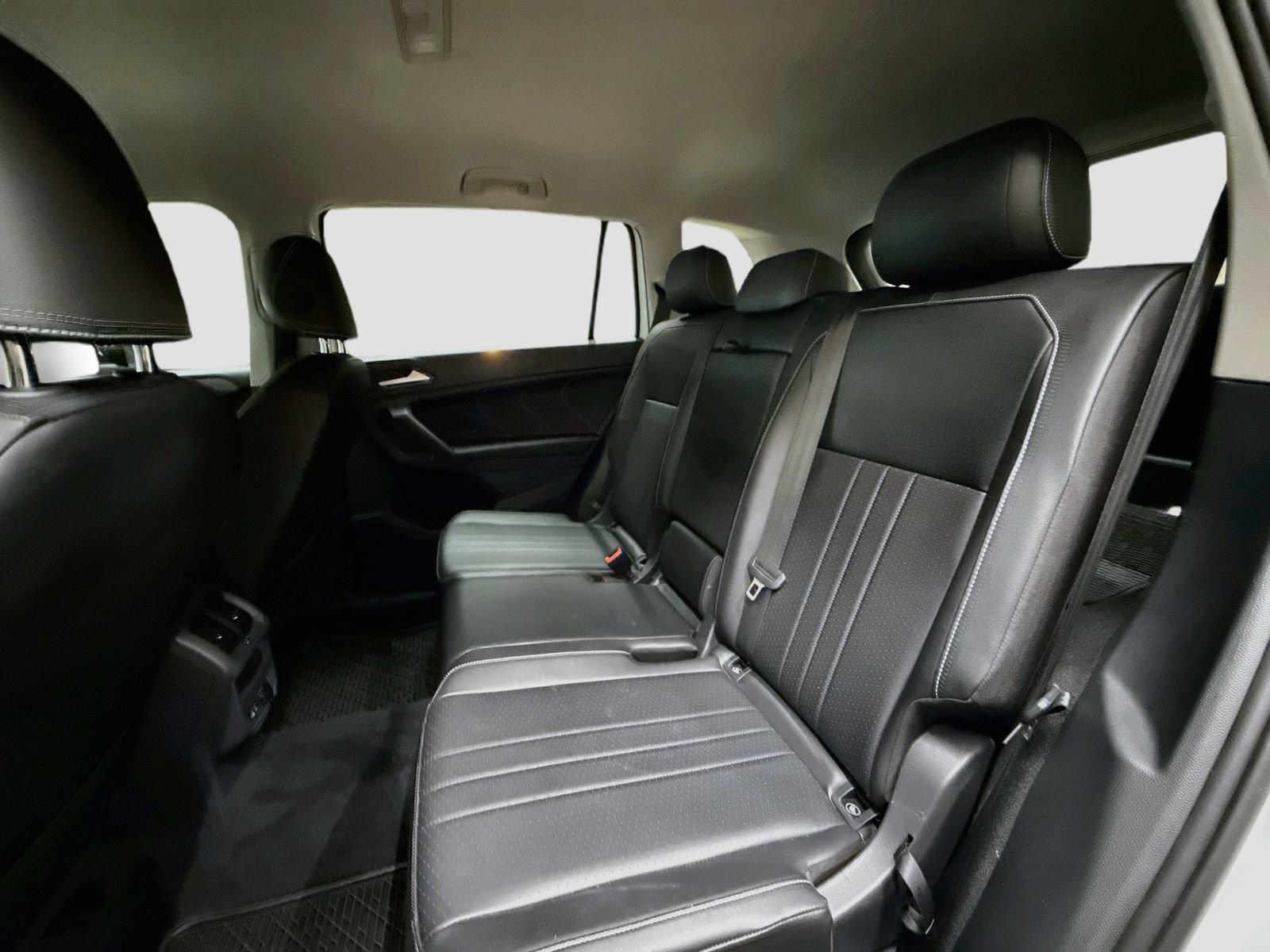 Used 2022 Volkswagen Tiguan SE AWD/4WD image 24