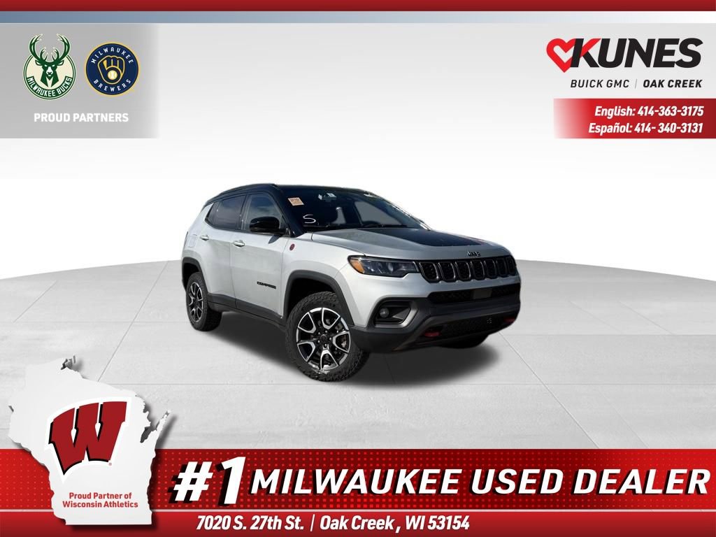 Used 2025 Jeep Compass Trailhawk AWD/4WD image 1