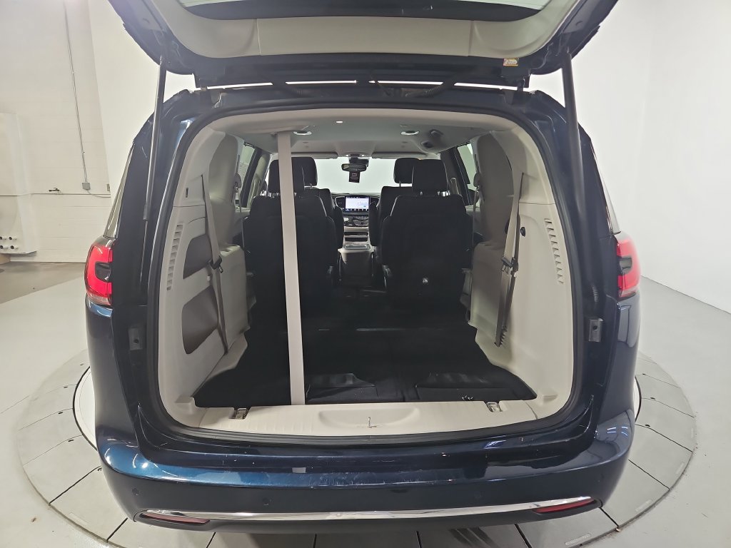 Used 2023 Chrysler Pacifica Touring-L AWD/4WD image 22