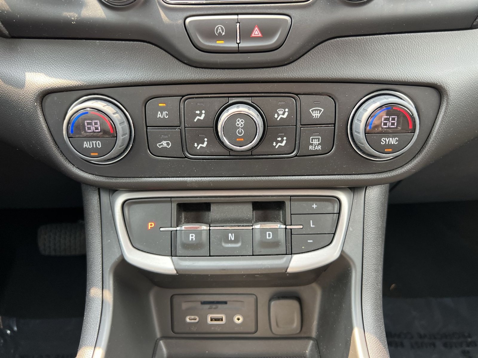 Used 2023 GMC Terrain SLT AWD/4WD image 20