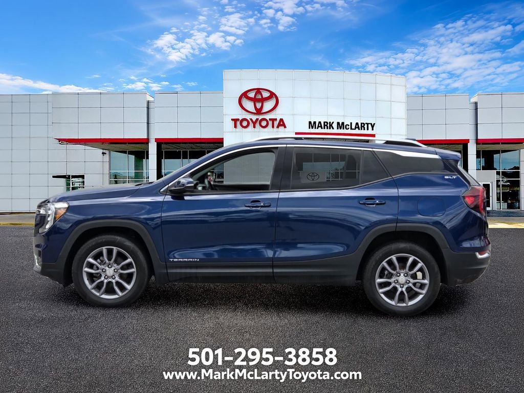 Used 2022 GMC Terrain SLT AWD/4WD image 2