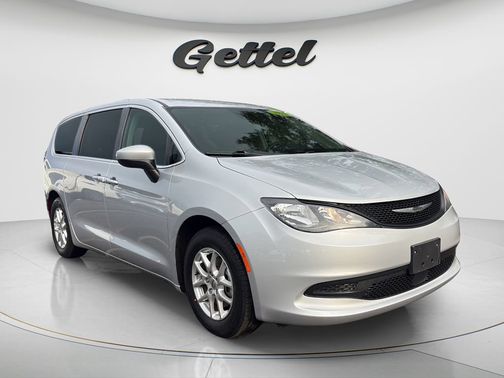 Used 2023 Chrysler Voyager LX FWD image 3