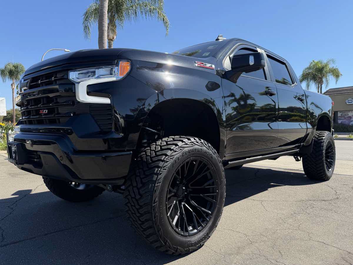 Used 2024 Chevrolet Silverado 1500 LT w/ Z71 Off-Road Package AWD/4WD image 13