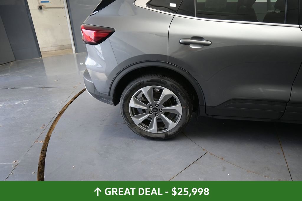 Used 2025 Ford Escape Platinum AWD/4WD image 25