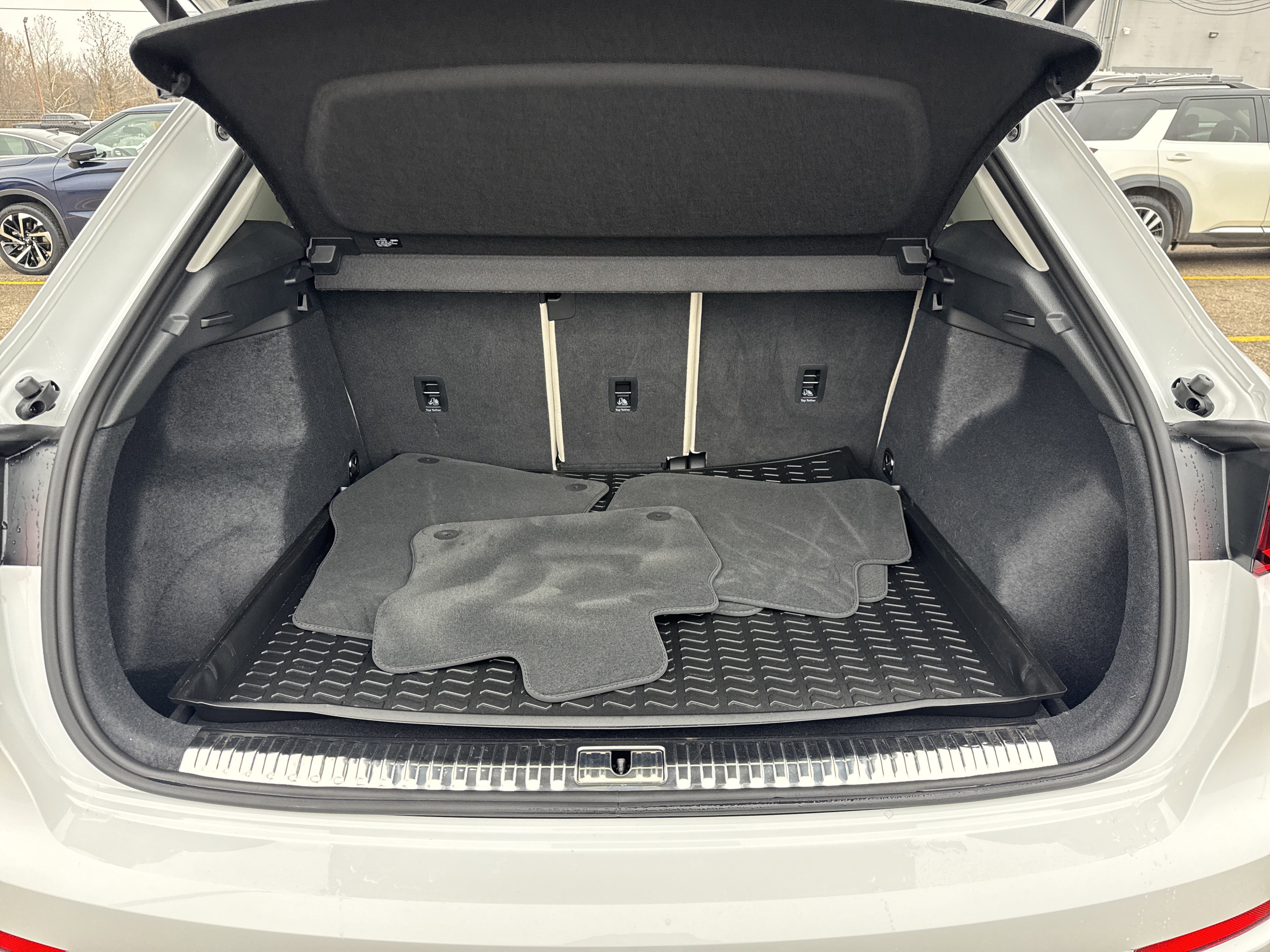 Used 2025 Audi Q3 2.0T Premium w/ Convenience Package image 8