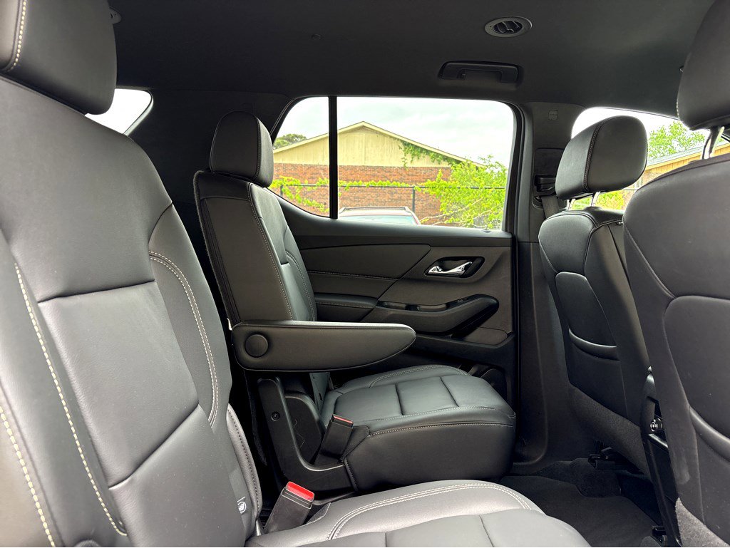 Used 2023 Chevrolet Traverse LT FWD image 11