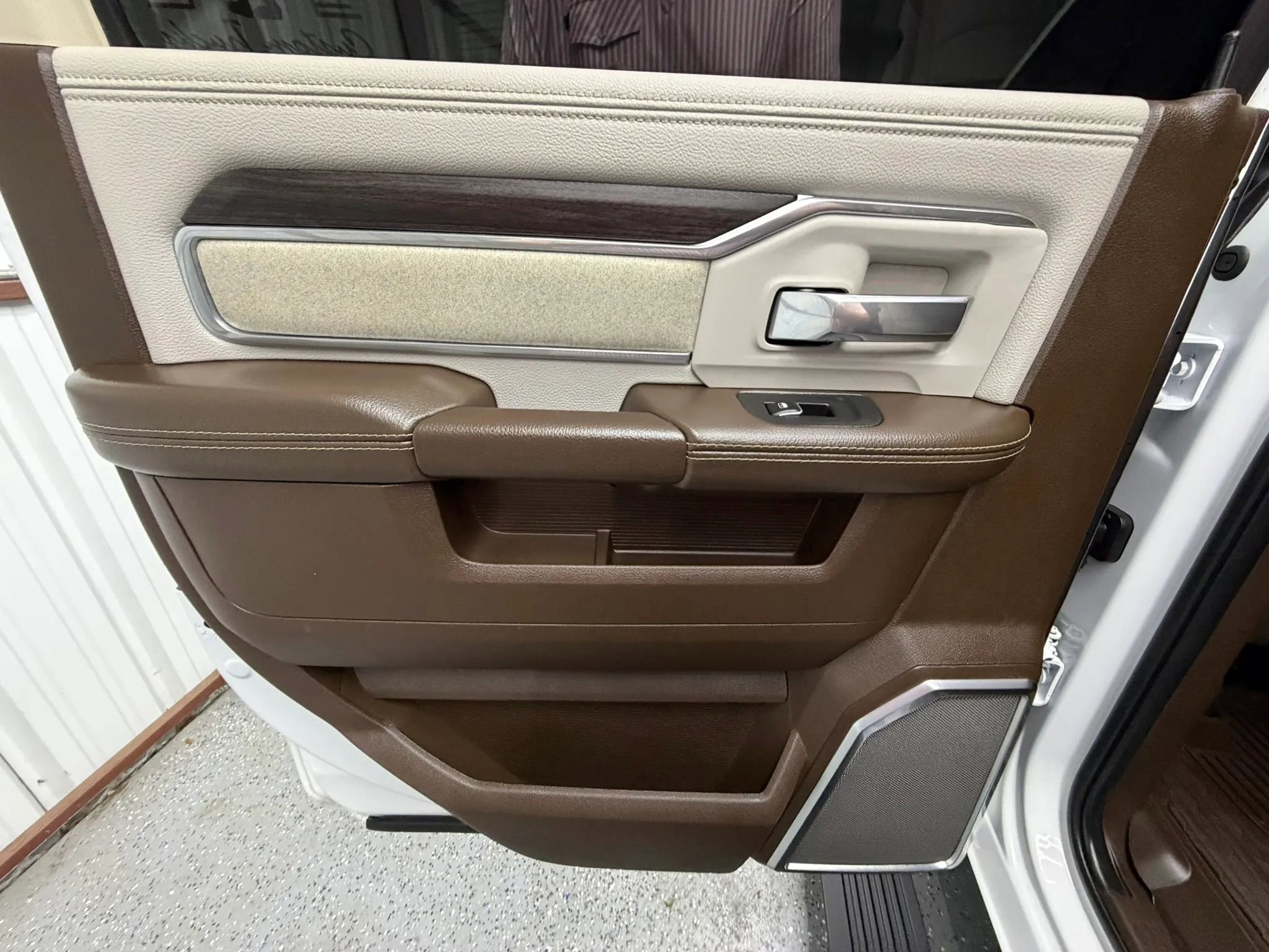 Used 2025 RAM 3500 Laramie AWD/4WD image 11