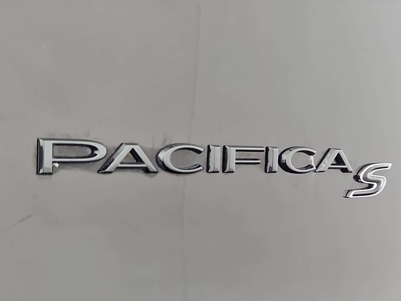 Used 2018 Chrysler Pacifica Touring Plus w/ S Appearance Package FWD image 12