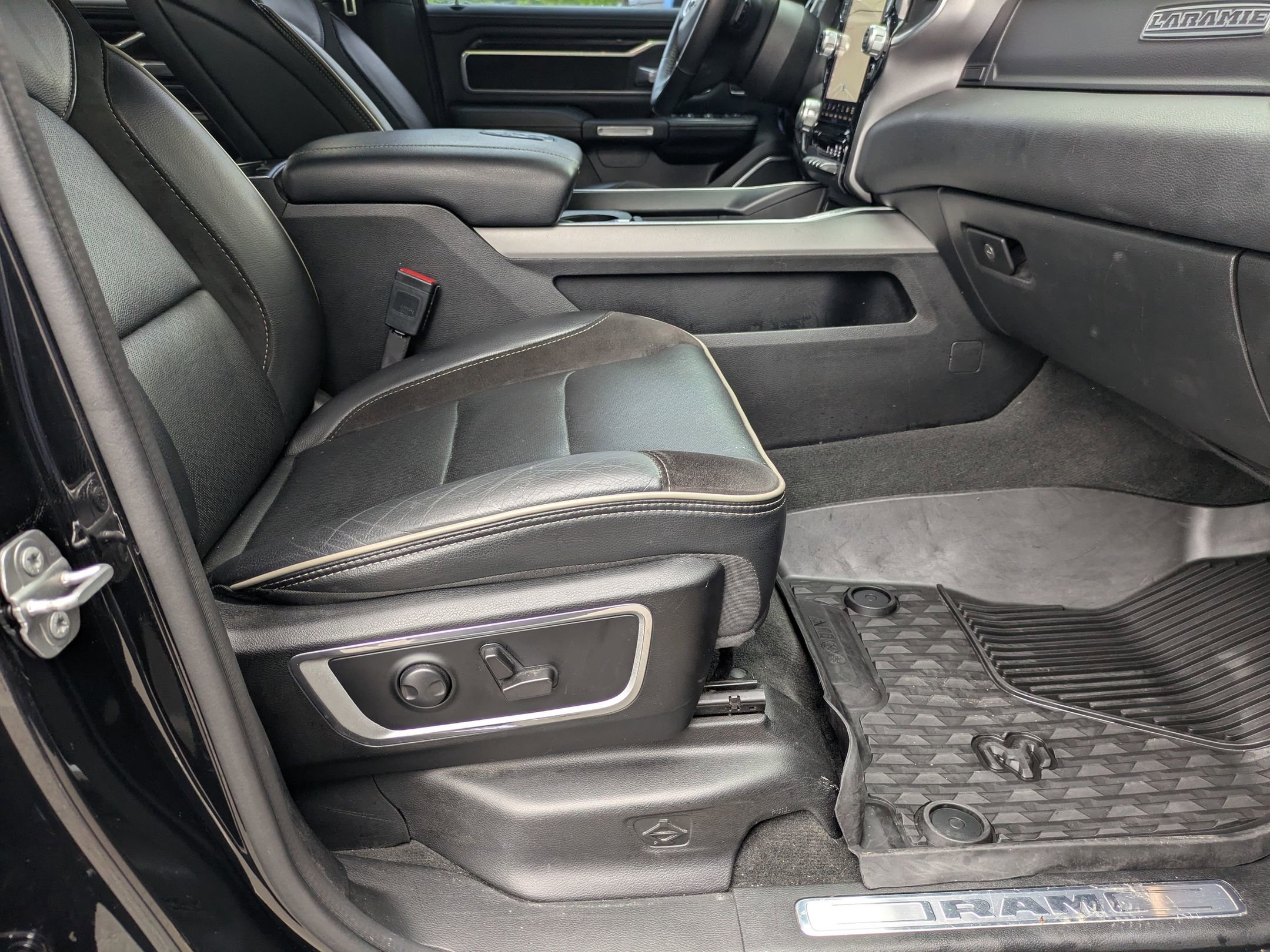 Used 2022 RAM 1500 Laramie AWD/4WD image 39