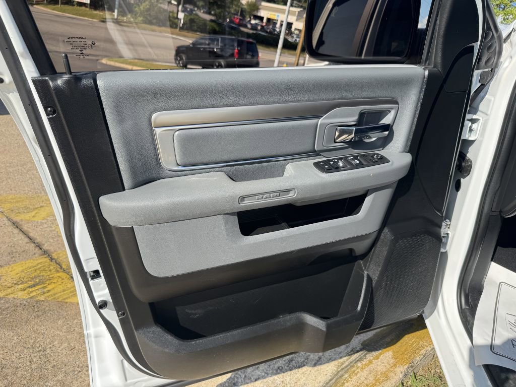 Used 2020 RAM 1500 Classic SLT image 9