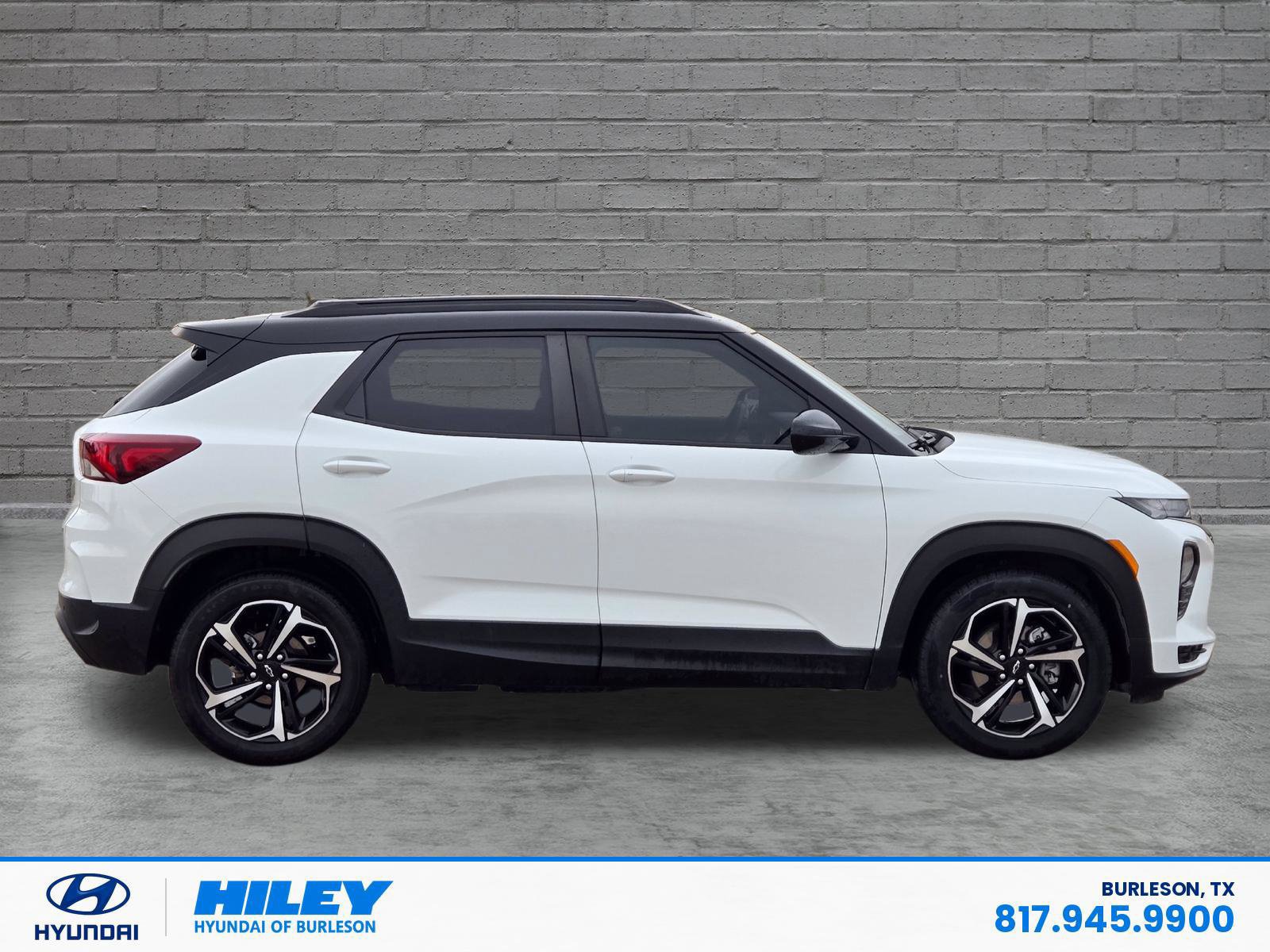 Used 2023 Chevrolet TrailBlazer RS w/ Sun and Liftgate Package FWD image 3