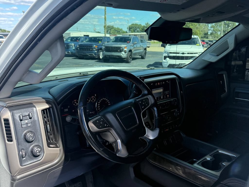 Used 2016 GMC Sierra 2500 Denali w/ Duramax Plus Package AWD/4WD image 32