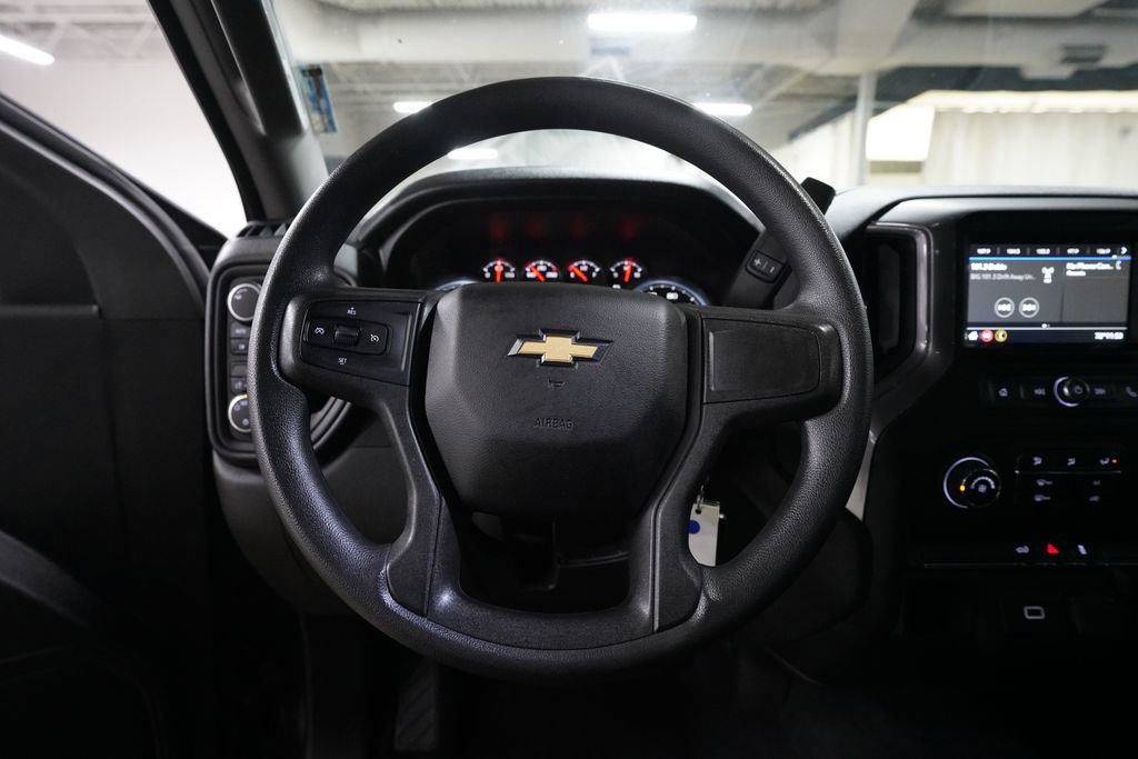 Used 2019 Chevrolet Silverado 1500 Custom w/ Custom Convenience Package AWD/4WD image 4