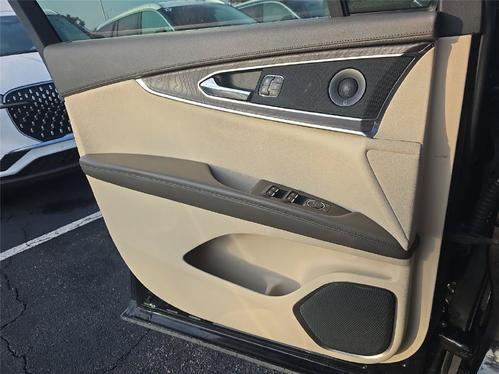 Used 2019 Lincoln Nautilus Reserve FWD image 14