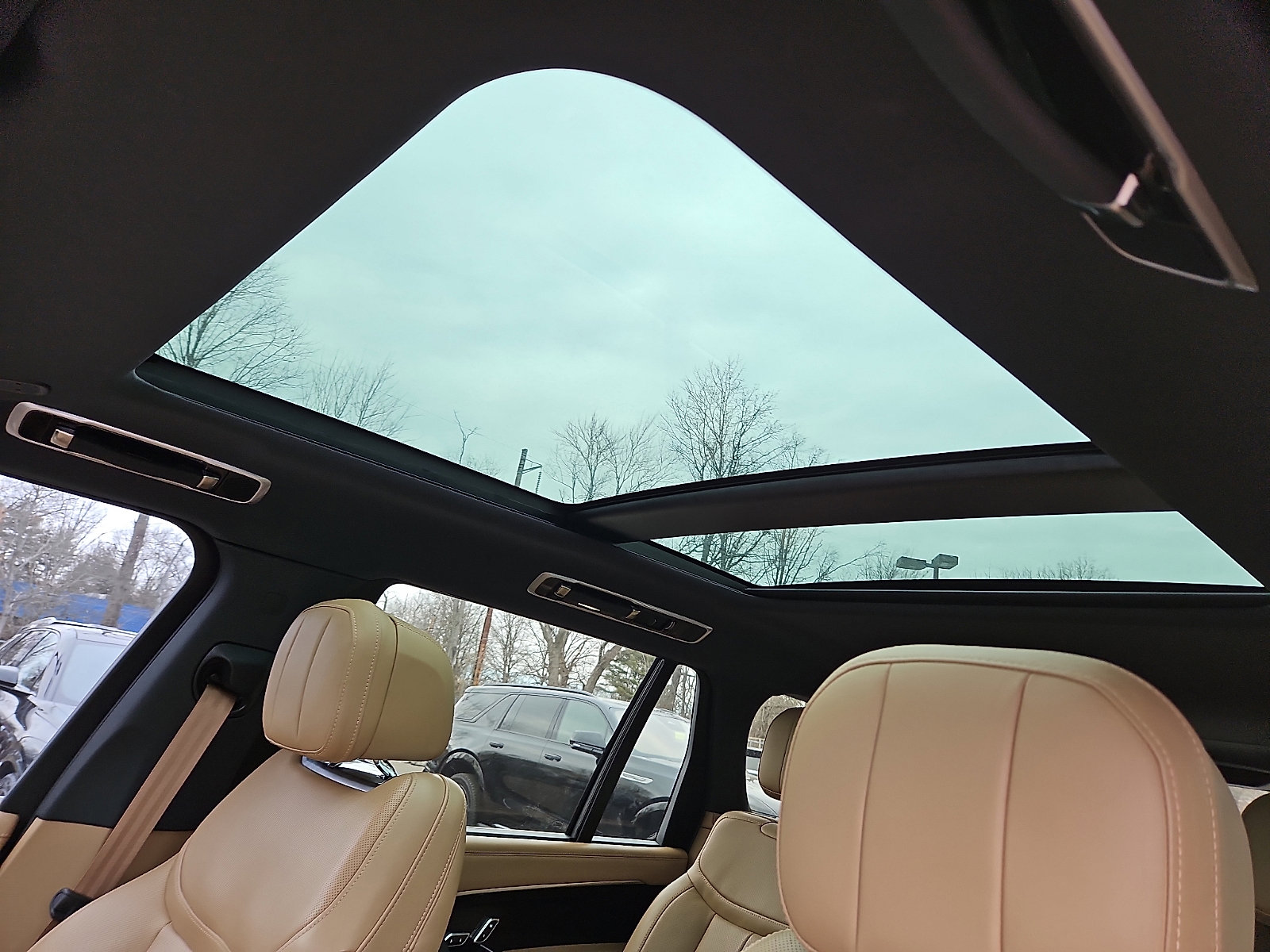 Used 2024 Land Rover Range Rover Long Wheelbase SE image 14