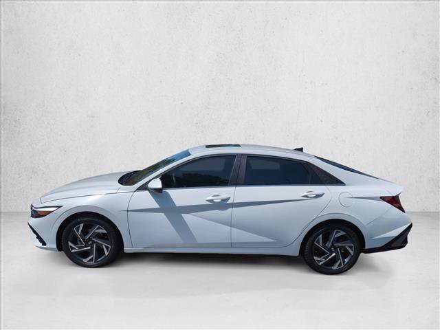 Certified 2025 Hyundai Elantra Limited FWD image 9