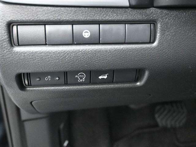 Used 2025 Nissan Rogue SV FWD image 21