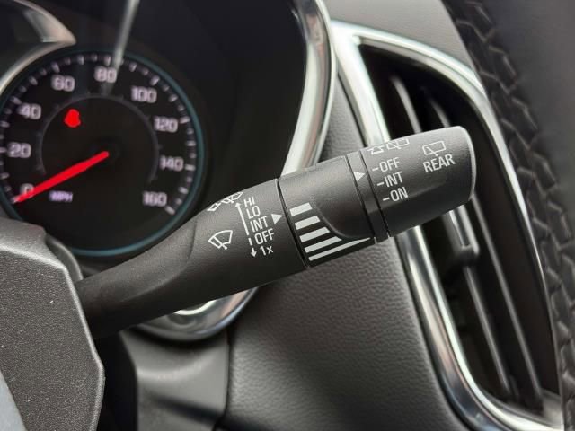 Used 2023 Chevrolet Equinox LT FWD image 23