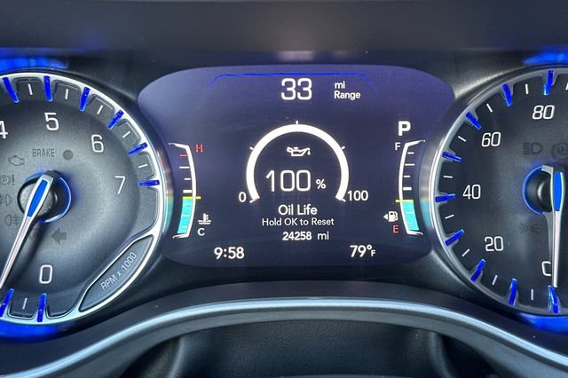 Used 2025 Chrysler Pacifica Select image 27