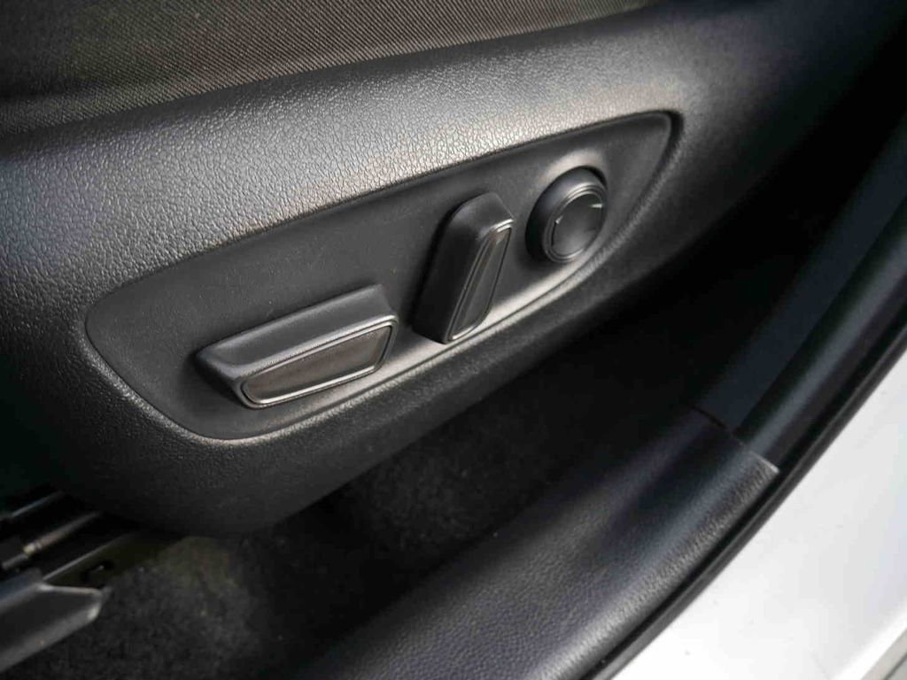 Used 2021 Toyota RAV4 XLE image 29