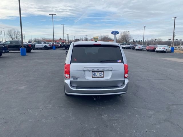 Used 2020 Dodge Grand Caravan SE image 4
