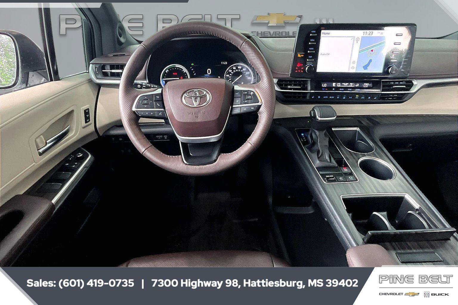 Used 2024 Toyota Sienna Platinum AWD/4WD image 5