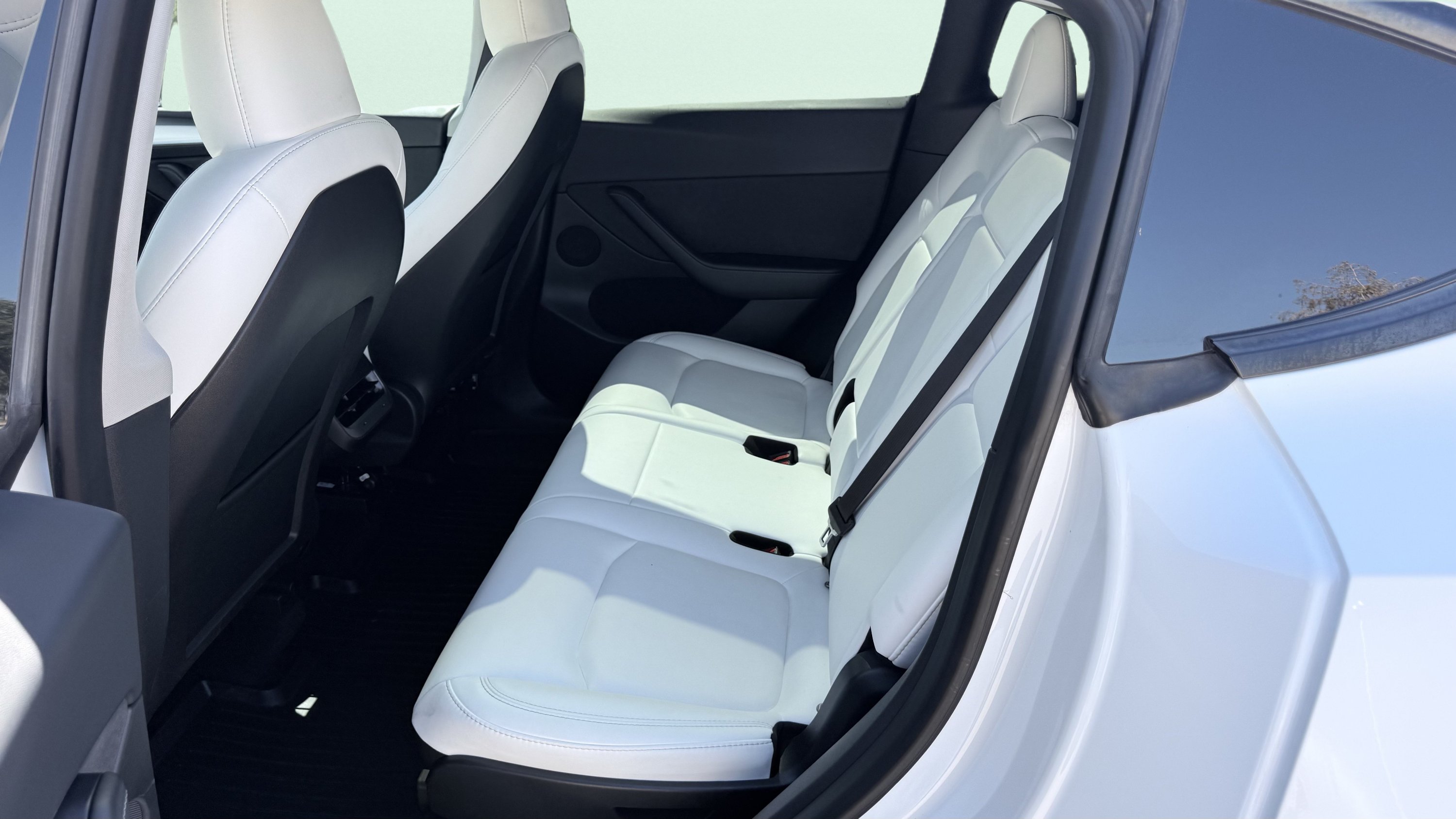 Used 2023 Tesla Model Y Long Range AWD/4WD image 31