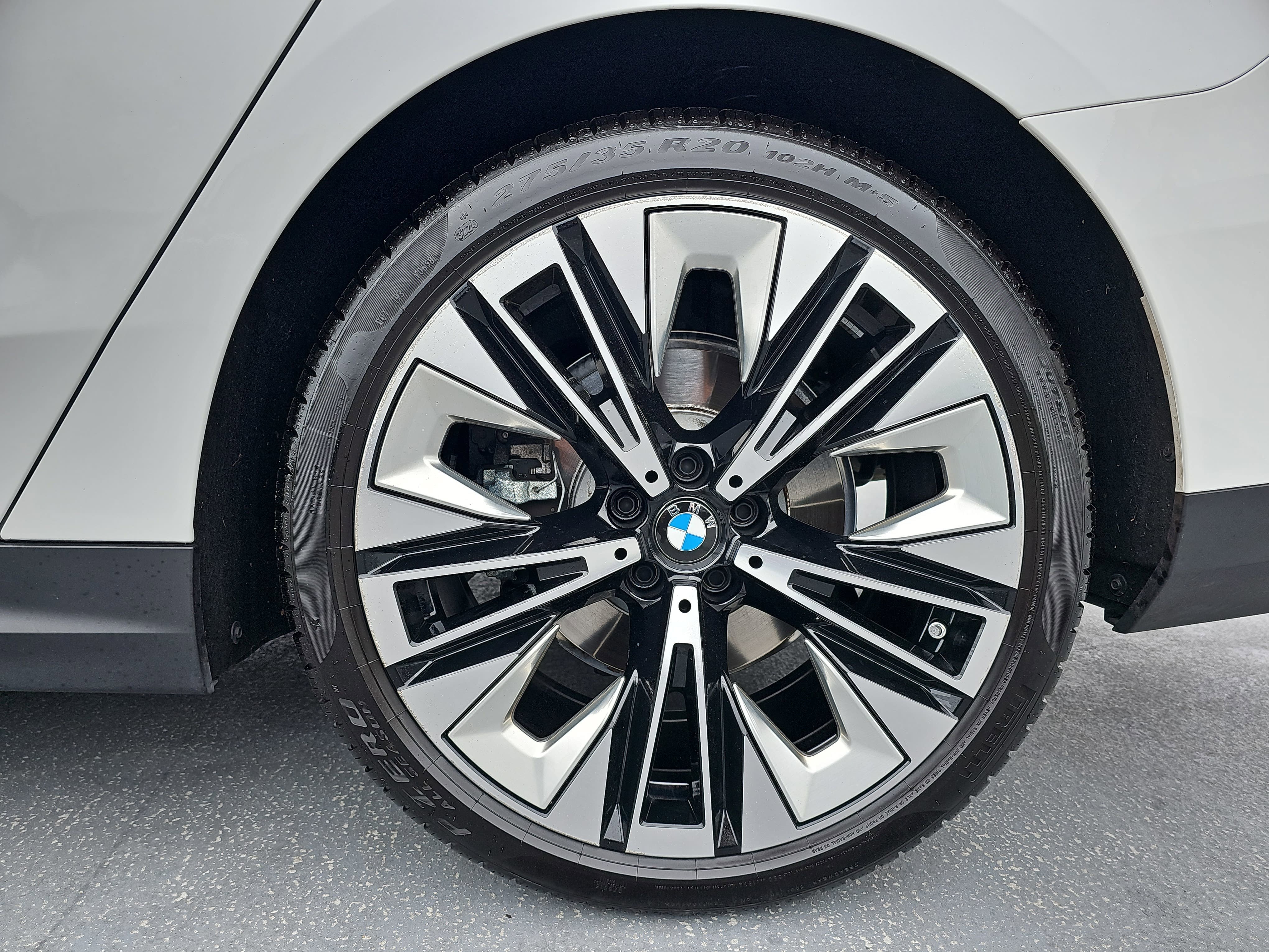 Used 2025 BMW 530i w/ Premium Package image 34