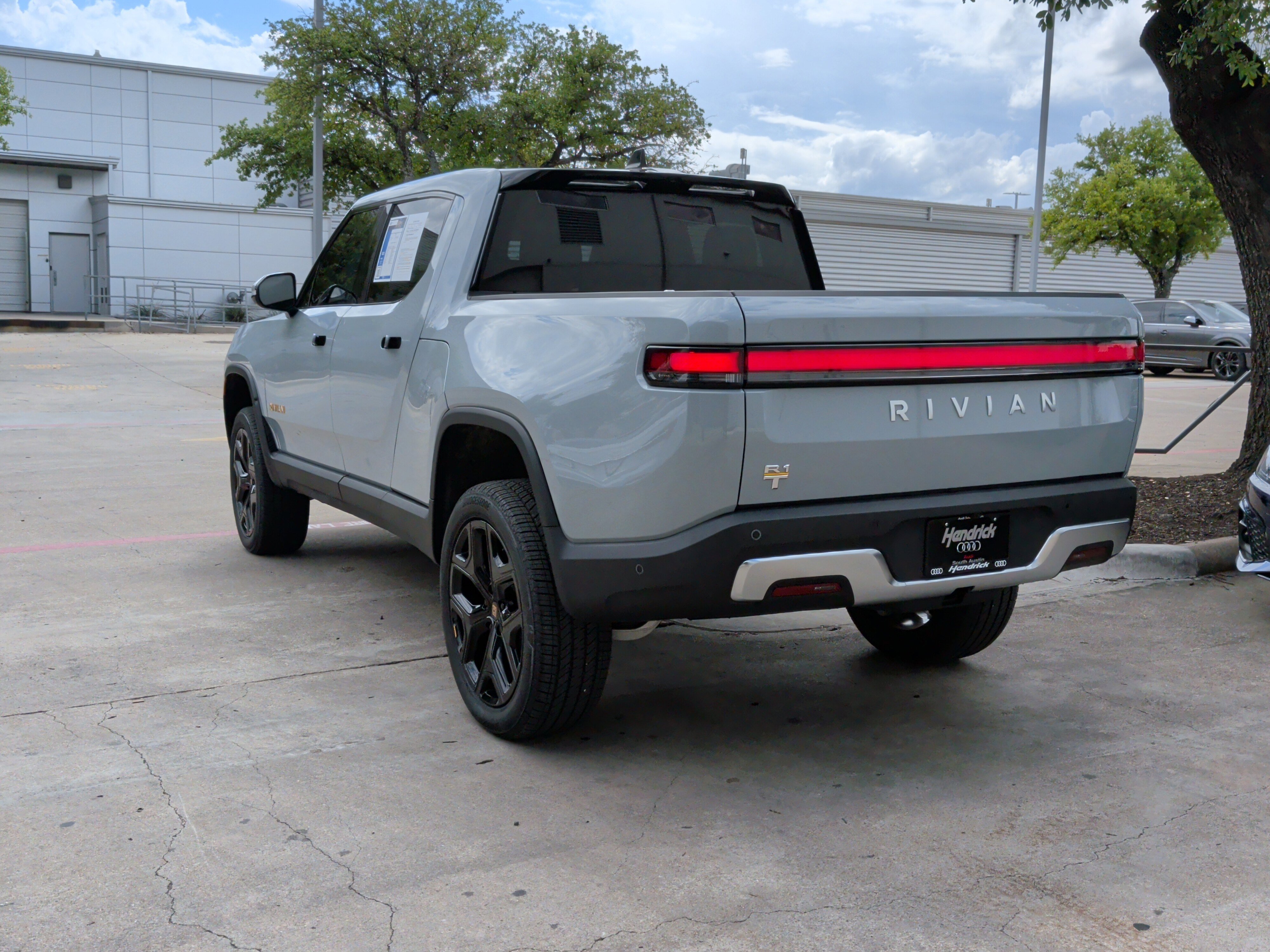 Used 2023 Rivian R1T Adventure image 8