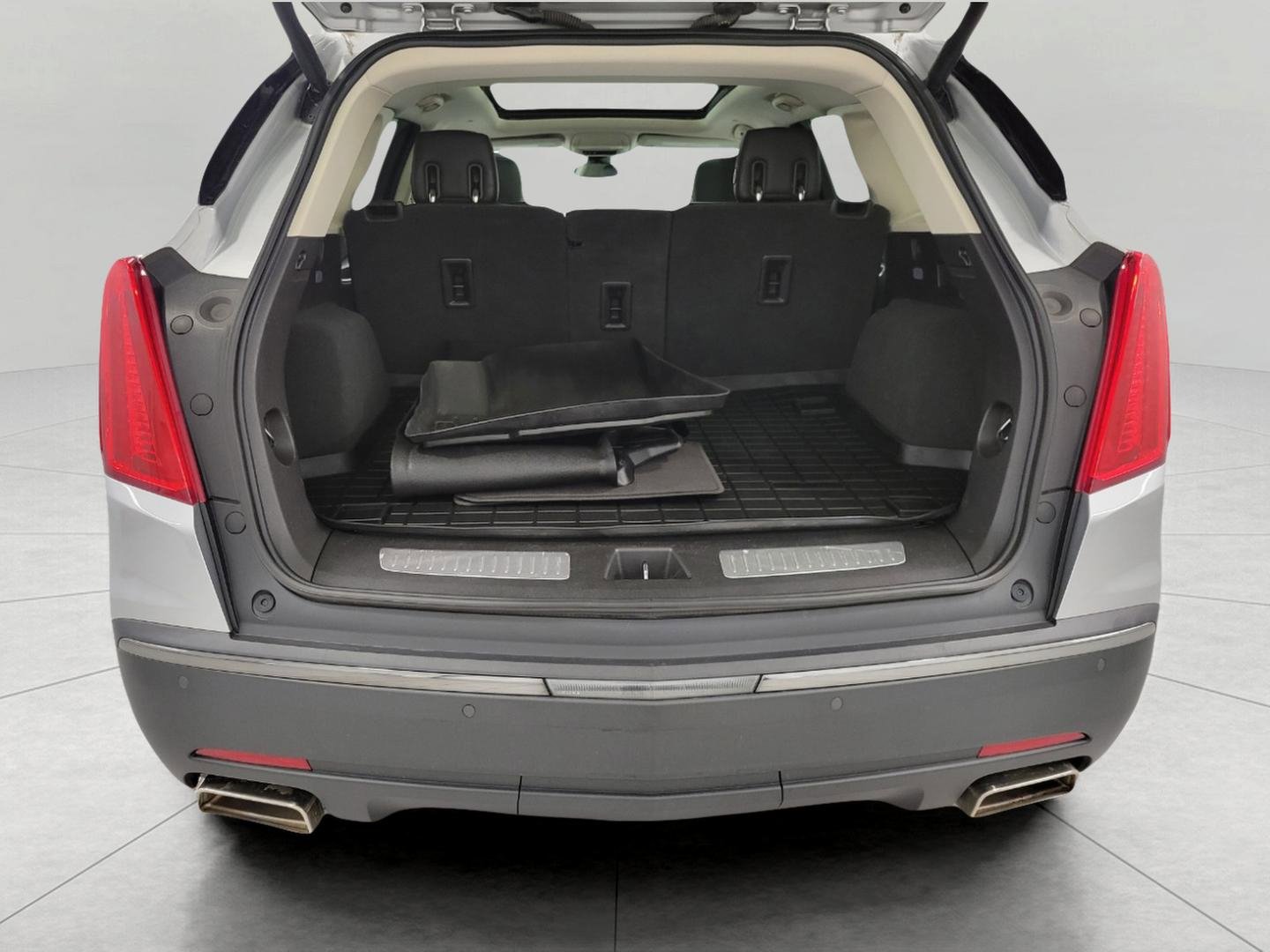 Used 2019 Cadillac XT5 Luxury w/ LPO, Black Ice Package image 16