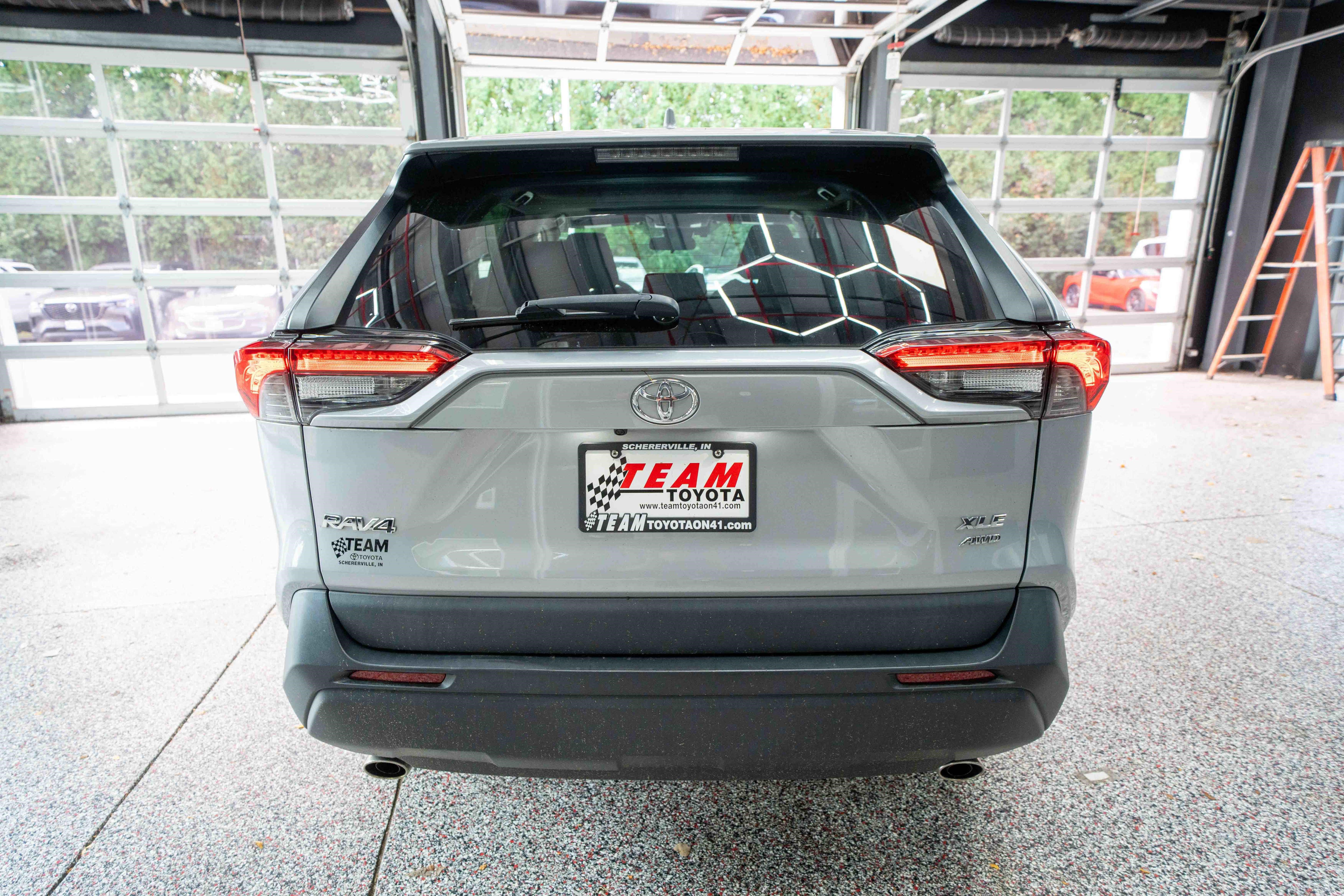 Used 2022 Toyota RAV4 XLE w/ Convenience Package AWD/4WD image 3