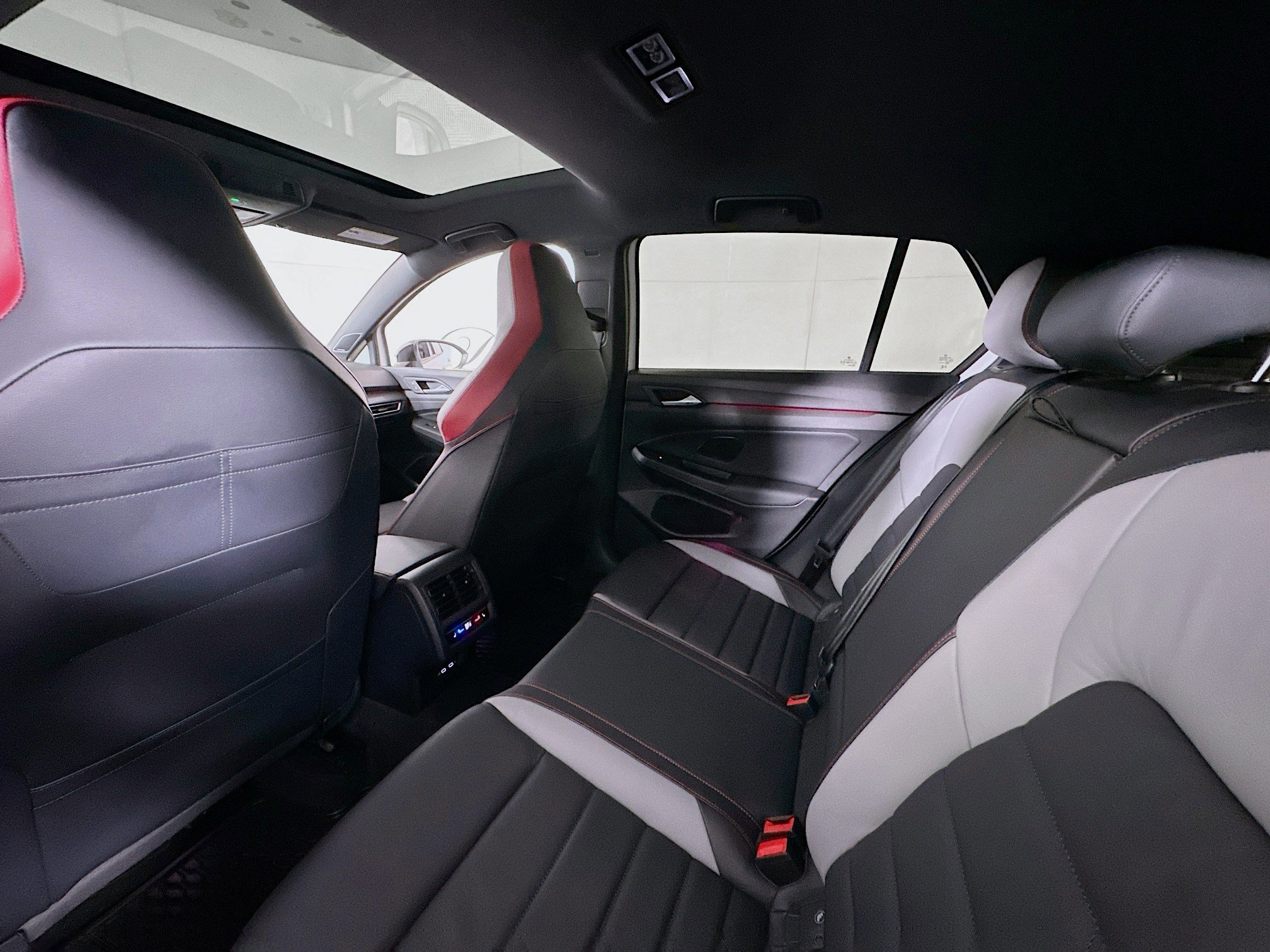 Used 2024 Volkswagen GTI Autobahn image 24