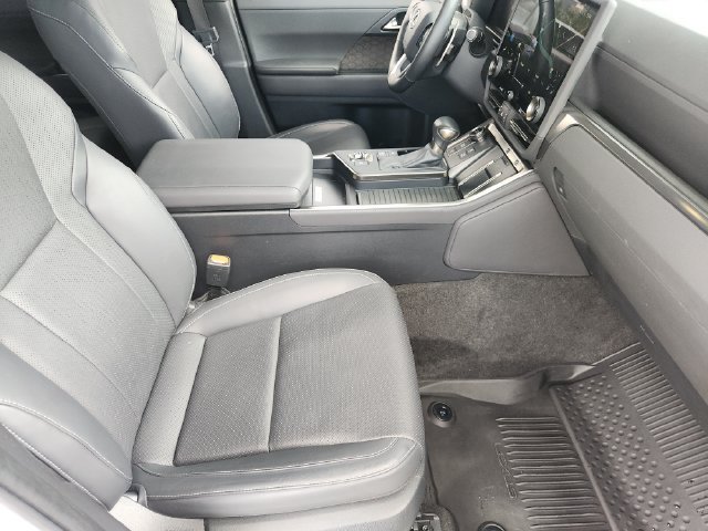 Used 2024 Lexus GX 550 w/ Accessory Package (Z1) AWD/4WD image 11