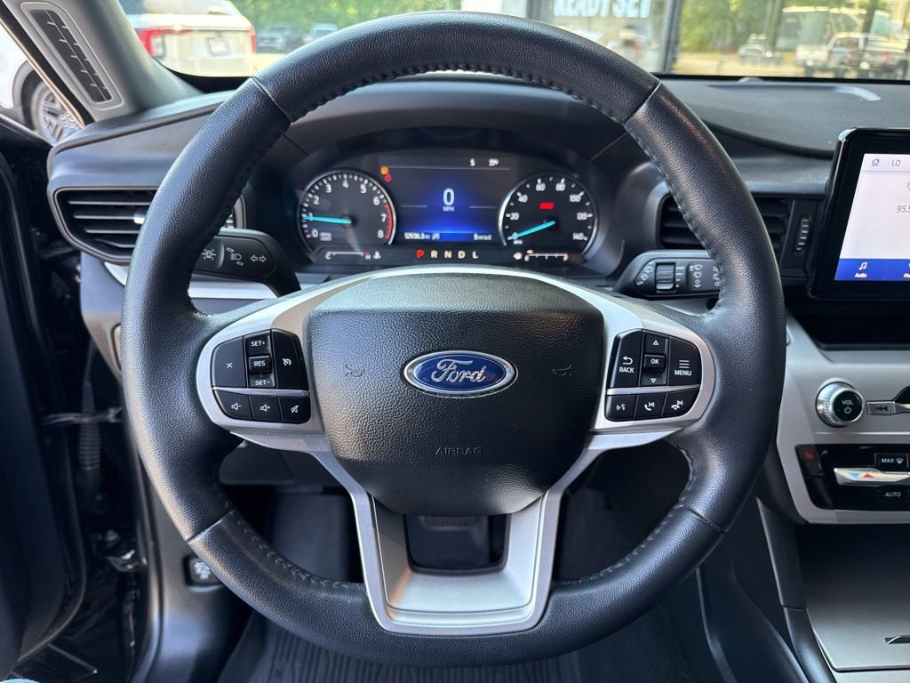 Used 2023 Ford Explorer XLT AWD/4WD image 9