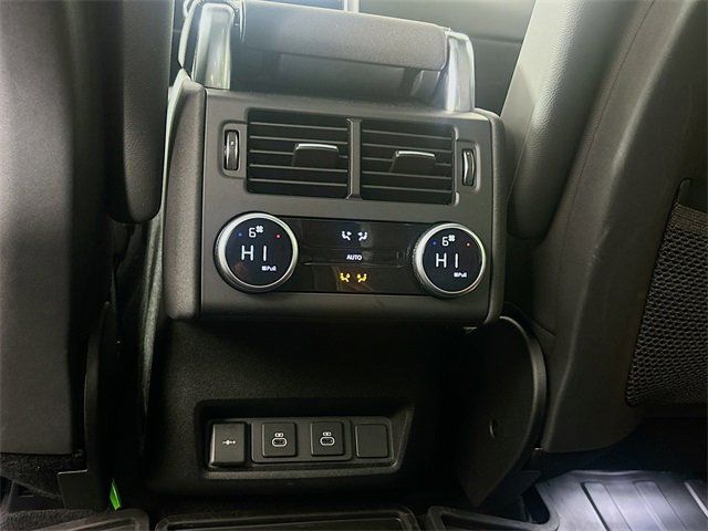 Used 2024 Land Rover Discovery Dynamic SE image 27