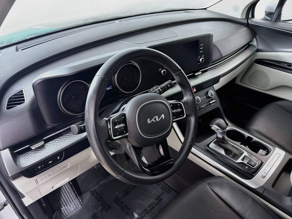Used 2023 Kia Carnival LX FWD image 9