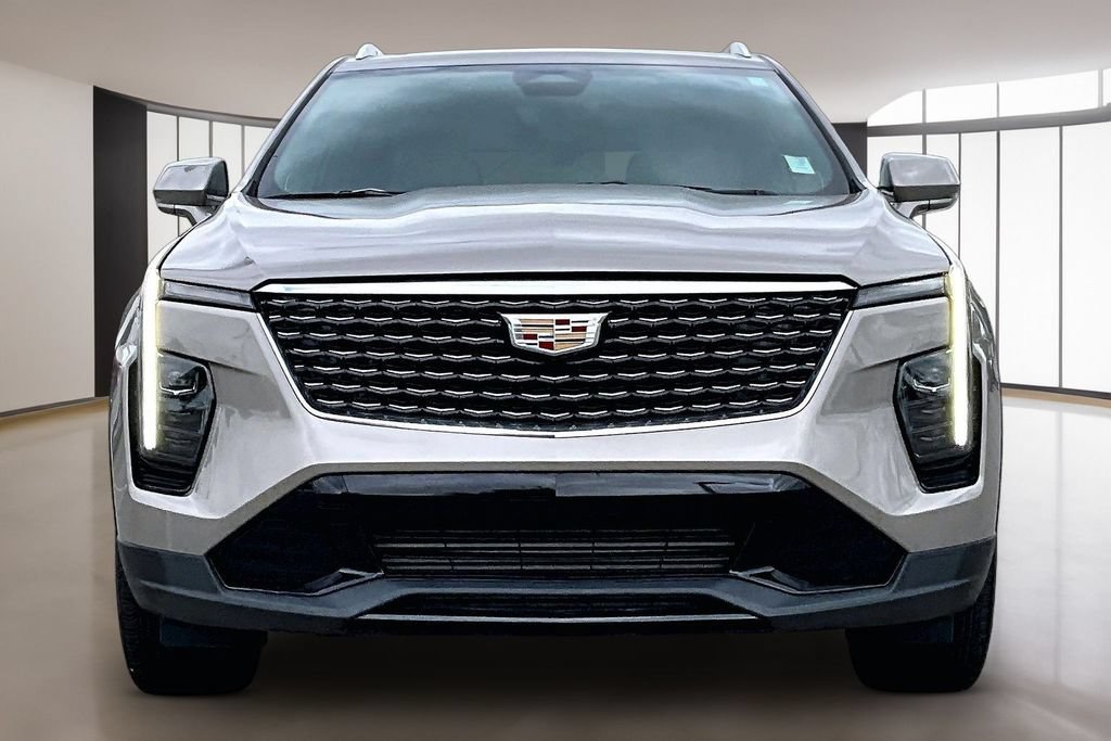 Used 2024 Cadillac XT4 Premium Luxury w/ Technology Package FWD image 3
