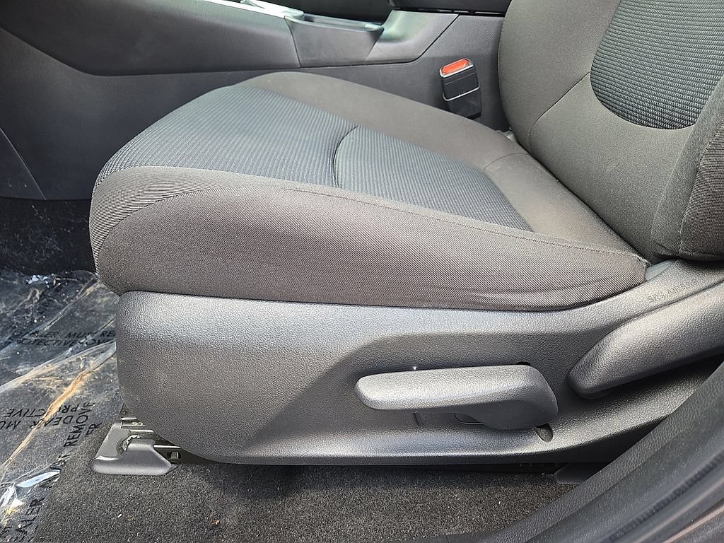 Used 2022 Toyota RAV4 LE AWD/4WD image 23